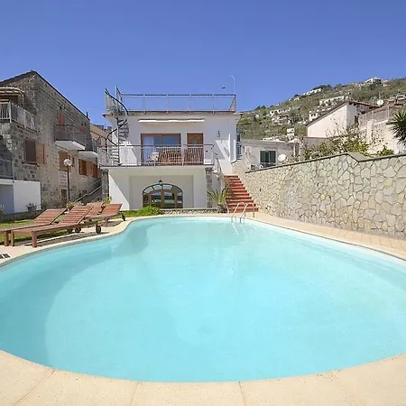 Sleeps 6 Pool Air Con Wifi