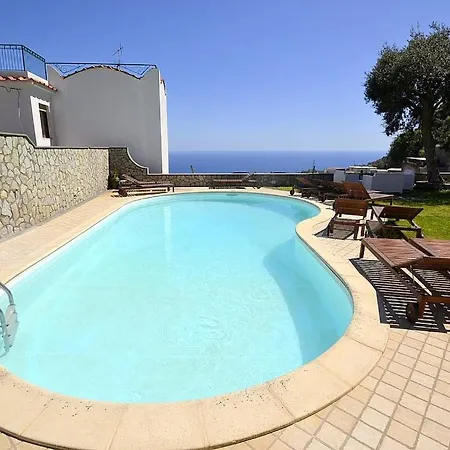 빌라 Sleeps 6 Pool Air Con Wifi 네라노