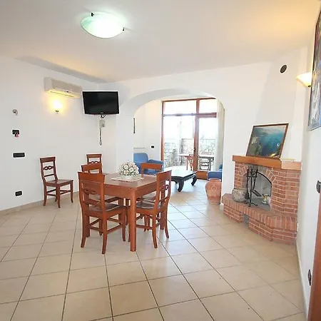 Sleeps 6 Pool Air Con Wifi 네라노