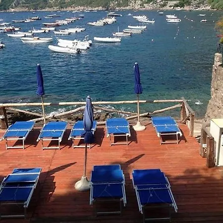 Sleeps 6 Pool Air Con Wifi