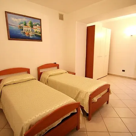 Sleeps 6 Pool Air Con Wifi * 네라노