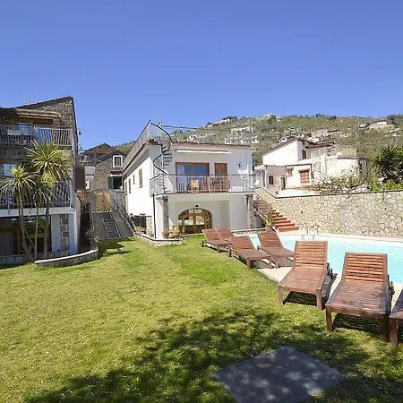 Sleeps 6 Pool Air Con Wifi *