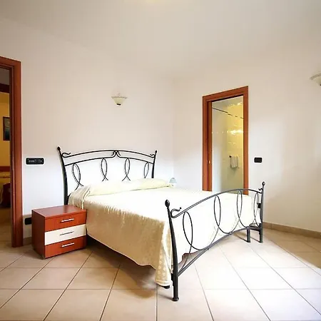 Sleeps 6 Pool Air Con Wifi 네라노